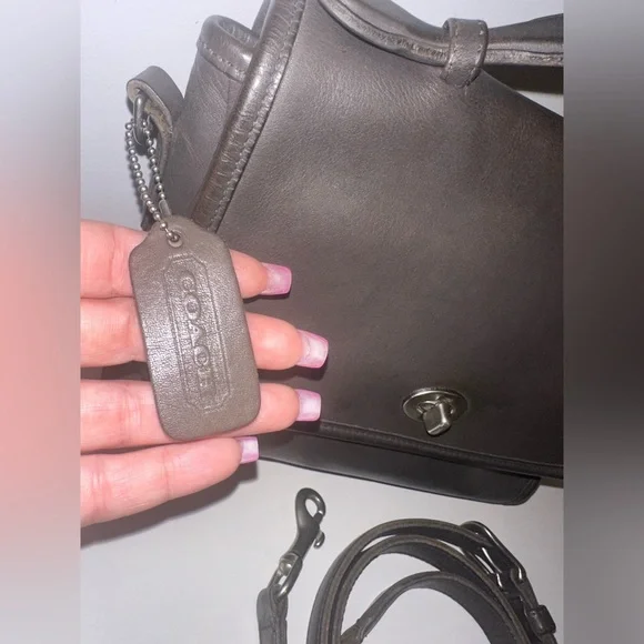 Vintage Coach Court in Dark Grey! - Picture 7 of 9